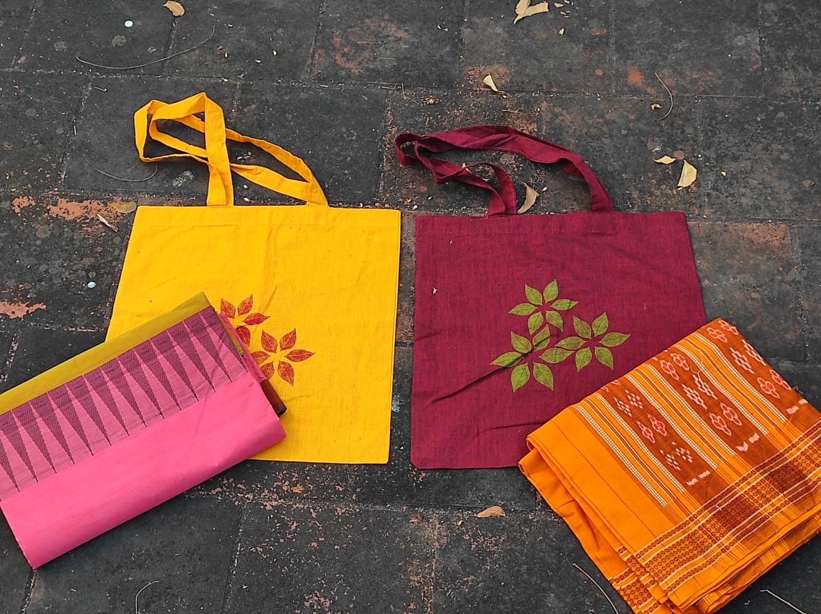 Colour Saree Bags, Tote Style (Set of 10) Paalaguttapalle Bags